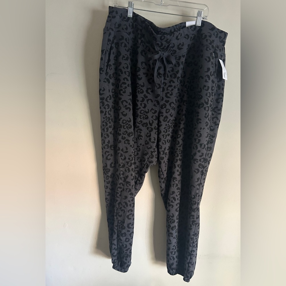 NWT Women’s Livi Active Joggers Sweatpants Plus size 22/24